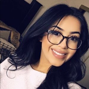 Meet your Posher, Saira